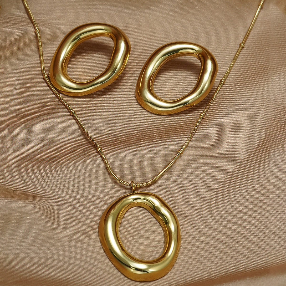 Women's 18K Gold Plated Hypoallergenic Oval Pendant Jewelry Set